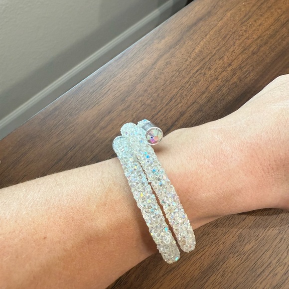 Elegant Swarovski Crystal Bracelet - Picture 1 of 7
